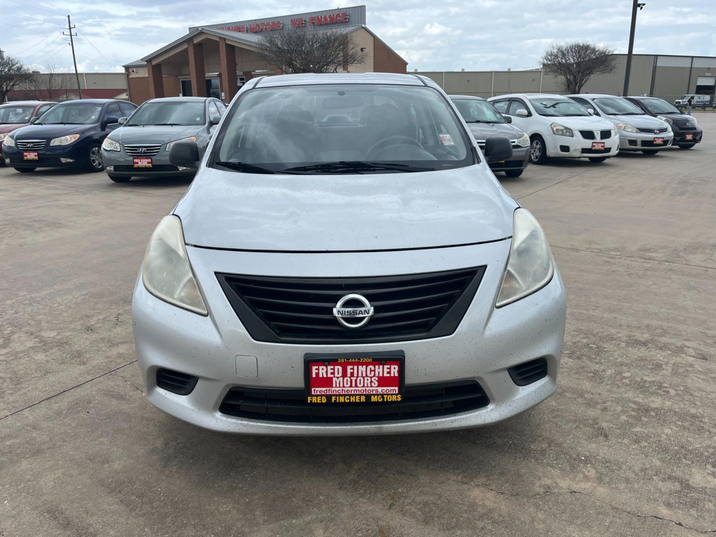 2014 SILVER /black Nissan Versa 1.6 S 5M (3N1CN7AP3EL) with an 1.6L L4 DOHC 16V engine, 5-Speed Manual transmission, located at 14700 Tomball Parkway 249, Houston, TX, 77086, (281) 444-2200, 29.928619, -95.504074 - Photo#1